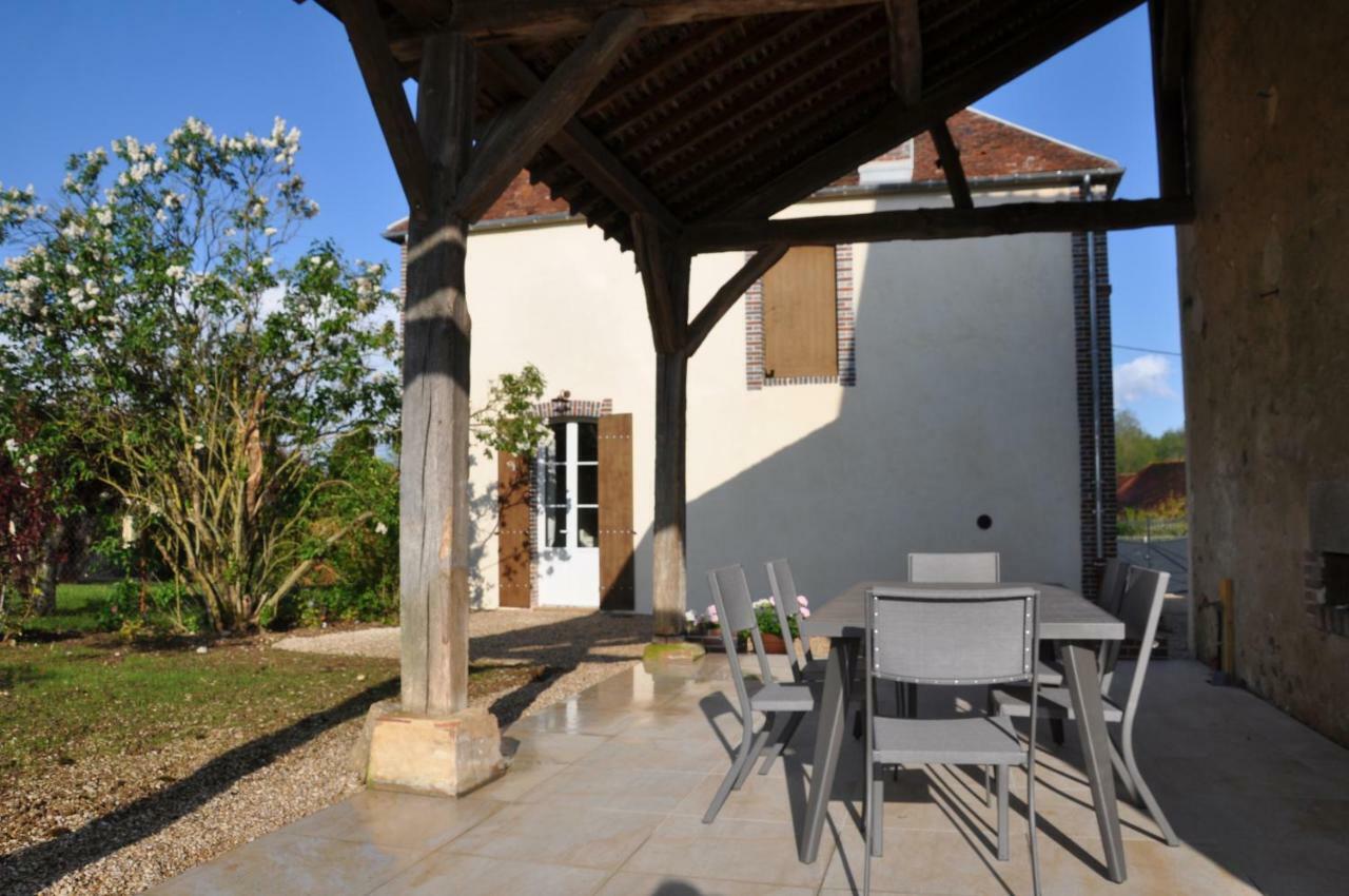 Gite Les Robins Vergigny Exterior photo